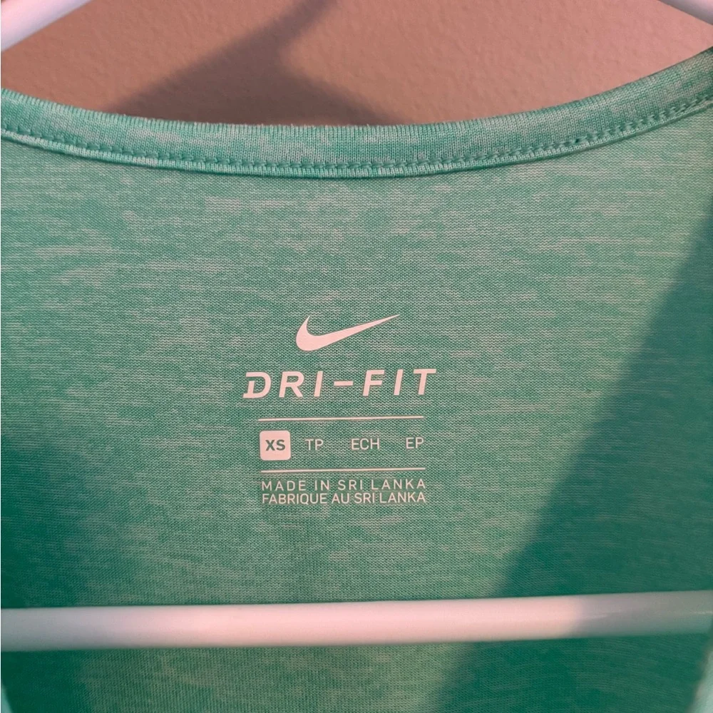 Women’s Green Nike Tank Top - Picture 3 of 4